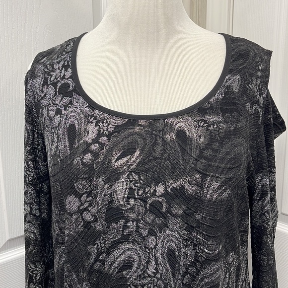 Fashque Studio Cold Shoulder Black Glitter Paisley Tunic 1X - Picture 2 of 8